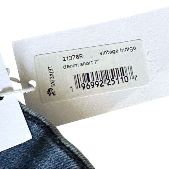 NWT Spanx Denim Shorts 3X Vintage Blue Indigo 7” Inseam Slimming Stretch Jean - Picture 4 of 7